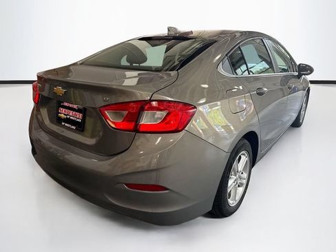 Used 2018 Chevrolet Cruze LT w/ Convenience Package FWD image 6