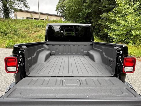 Used 2020 Jeep Gladiator Overland AWD/4WD image 8