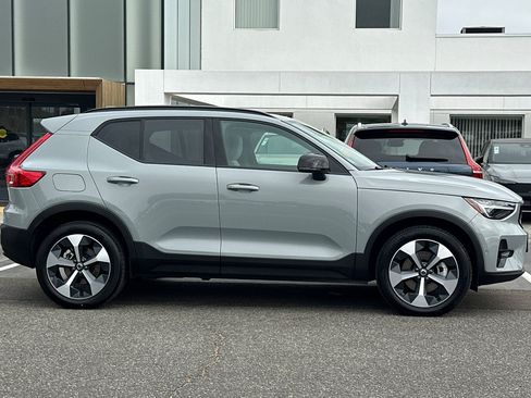 Used 2026 Volvo XC40 B5 Plus AWD/4WD image 3
