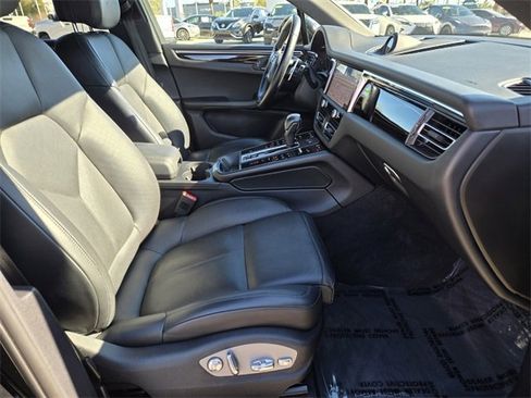 Used 2023 Porsche Macan image 20