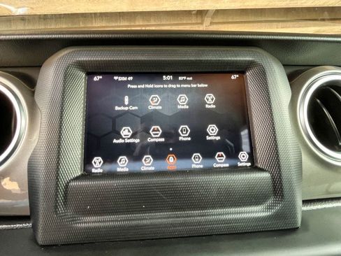 Used 2018 Jeep Wrangler Unlimited Sahara AWD/4WD image 25