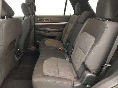 Used 2019 Ford Explorer XLT w/ Equipment Group 201A AWD/4WD image 18
