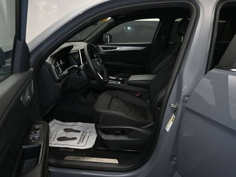 Used 2024 Volkswagen Atlas Cross Sport SE w/ Panoramic Sunroof Package AWD/4WD image 17