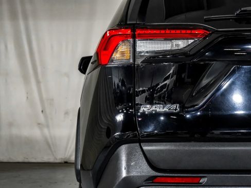 Used 2021 Toyota RAV4 LE FWD image 39
