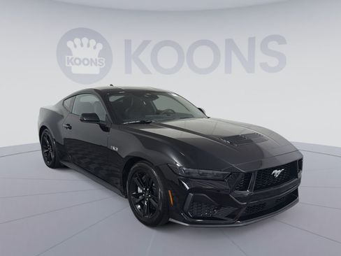 Used 2025 Ford Mustang GT RWD image 10