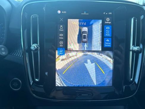 Certified 2025 Volvo XC40 B5 Plus AWD/4WD image 24