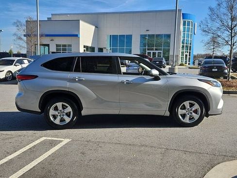 Used 2023 Toyota Highlander LE image 11