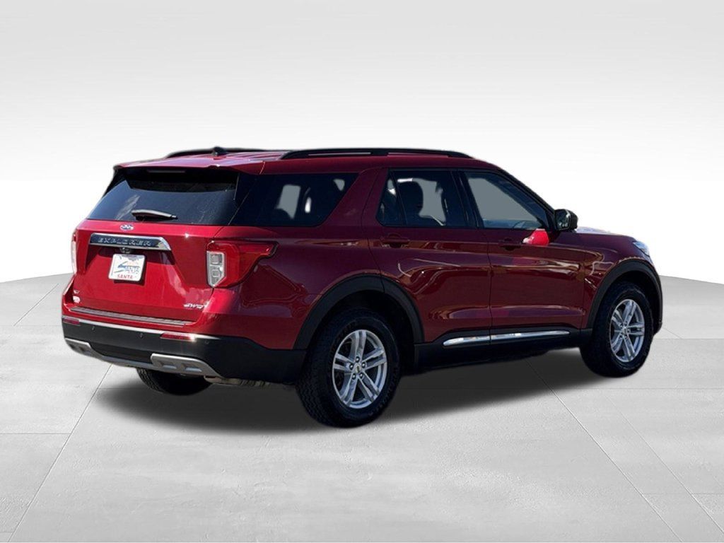 Used 2022 Ford Explorer XLT w/ Equipment Group 202A AWD/4WD image 17