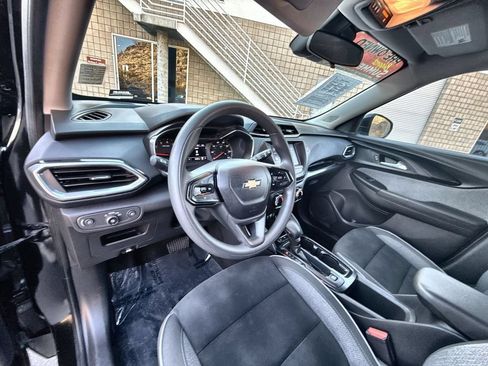 Used 2023 Chevrolet TrailBlazer LT FWD image 10