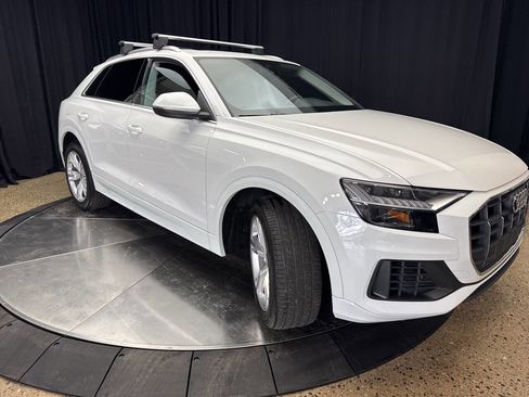 Used 2023 Audi Q8 Premium image 13