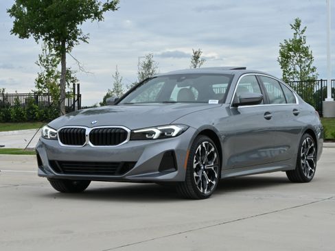 Certified 2025 BMW 330i Sedan RWD image 5