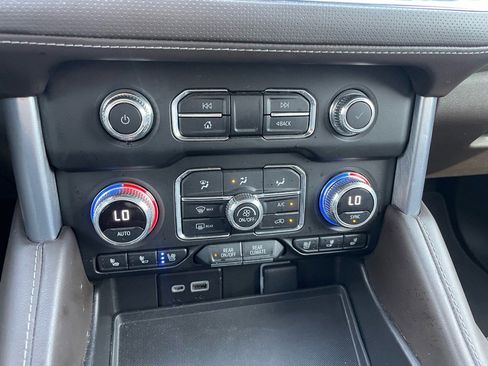 Used 2023 GMC Yukon XL SLT image 7