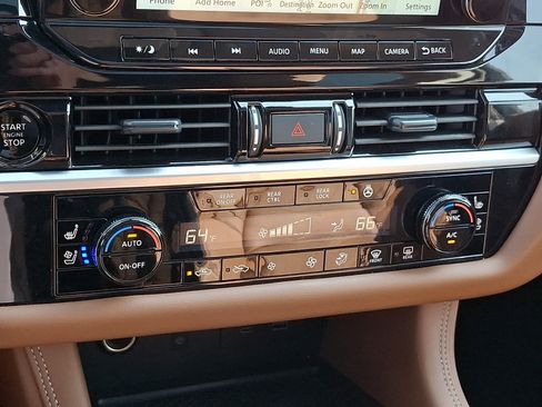 Used 2025 Nissan Pathfinder Platinum AWD/4WD image 16