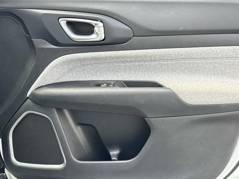 Used 2022 Jeep Compass Latitude image 24