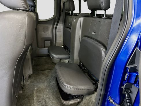 Used 2012 Nissan Frontier SV w/ SV Premium Utility Pkg AWD/4WD image 27