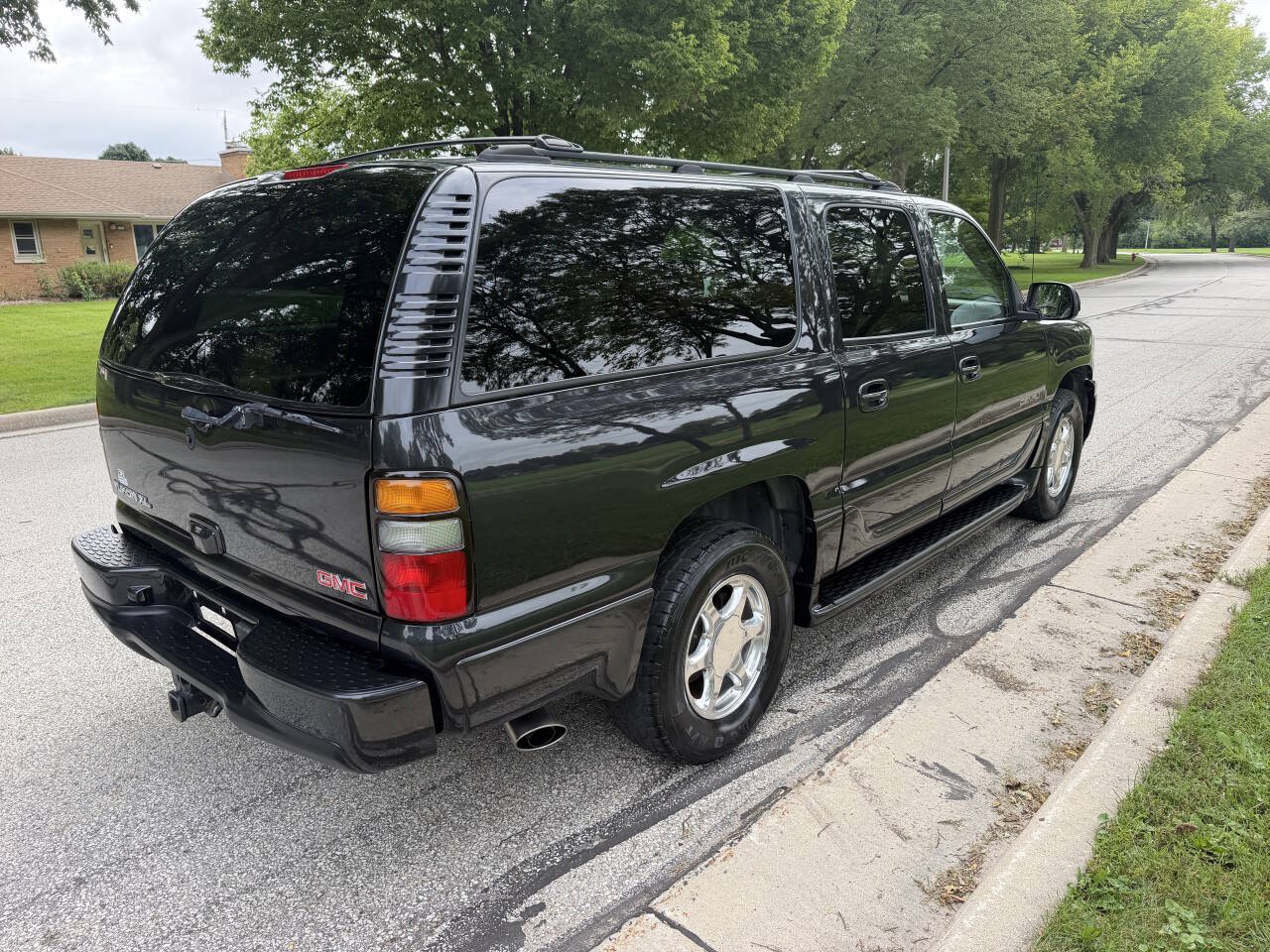 Used 2004 GMC Yukon XL Denali AWD/4WD image 5