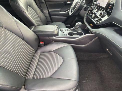 Used 2025 Toyota Highlander XSE AWD/4WD image 35