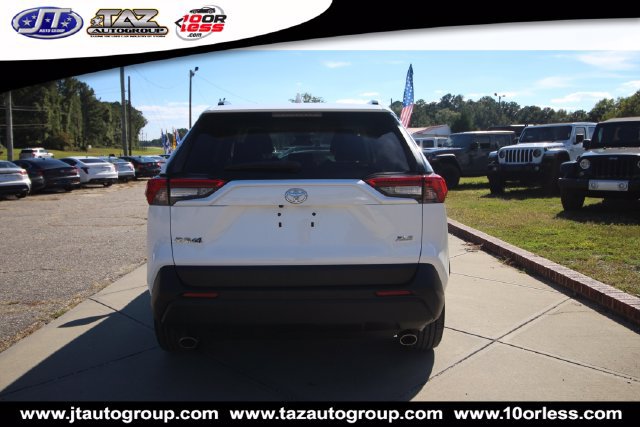 Used 2020 Toyota RAV4 XLE Premium FWD image 6
