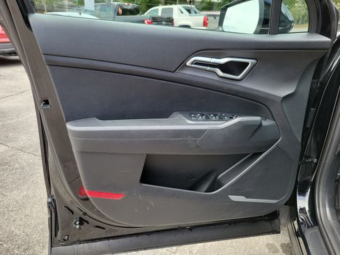Used 2025 Kia Sportage LX FWD image 16
