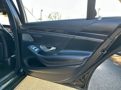 Used 2019 Mercedes-Benz S 560 4MATIC Sedan w/ Premium Package image 25