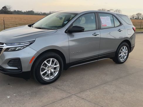 Used 2023 Chevrolet Equinox LS image 5