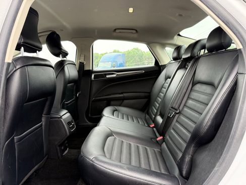 Used 2018 Ford Fusion SE w/ Equipment Group 602A FWD image 19