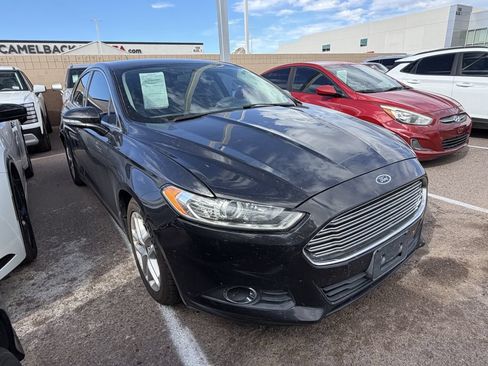 Used 2015 Ford Fusion SE w/ Equipment Group 202A FWD image 2