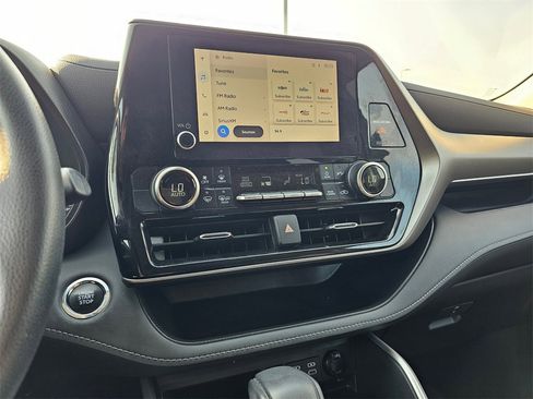 Used 2023 Toyota Highlander L image 25