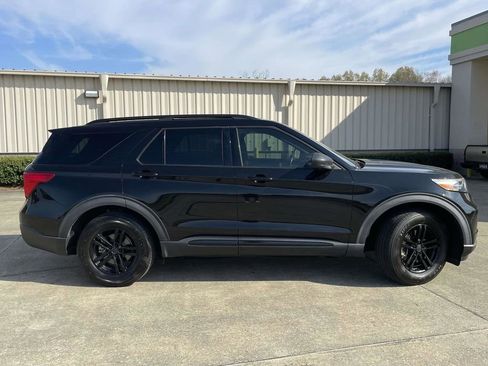 Certified 2020 Ford Explorer XLT image 2