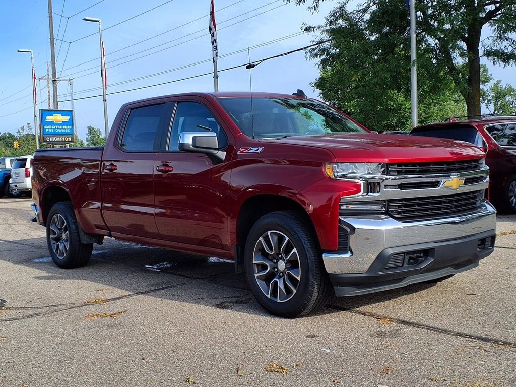 Used 2022 Chevrolet Silverado 1500 LT AWD/4WD image 3