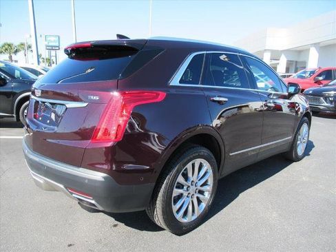 Used 2018 Cadillac XT5 Platinum w/ Driver Assist Package image 5
