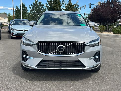 Used 2023 Volvo XC60 T8 Core AWD/4WD image 2