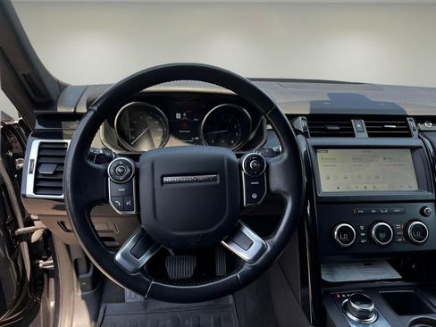 Used 2018 Land Rover Discovery SE image 13