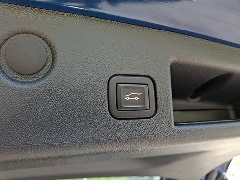 Used 2023 Chevrolet Equinox LT AWD/4WD image 29