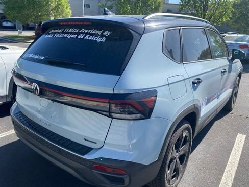 Used 2025 Volkswagen Taos SE image 14