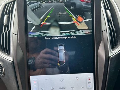 Used 2021 Ford Edge Titanium FWD image 18