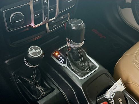 Used 2020 Jeep Gladiator Overland image 16