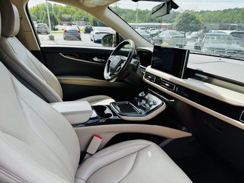 Used 2022 Lincoln Nautilus FWD w/ Premium Package image 22