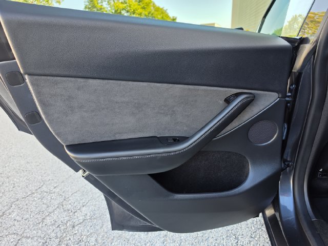 Used 2024 Tesla Model Y Long Range AWD/4WD image 23