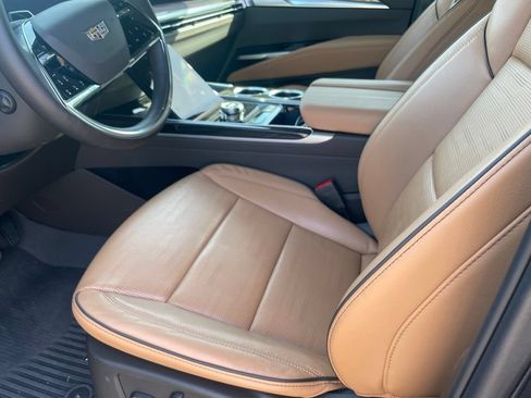 Used 2025 Cadillac Escalade ESV Premium Luxury w/ Touring Package AWD/4WD image 9