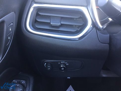 Used 2023 Chevrolet Equinox LT image 35