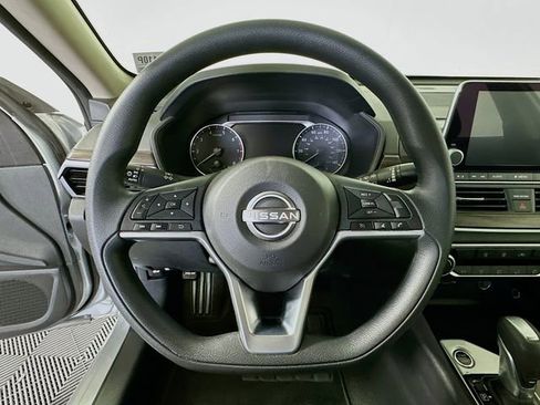 Used 2024 Nissan Altima 2.5 SV image 13