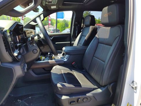 Used 2025 Chevrolet Silverado 1500 High Country AWD/4WD image 9
