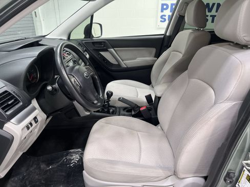 Used 2014 Subaru Forester 2.5i AWD/4WD image 11