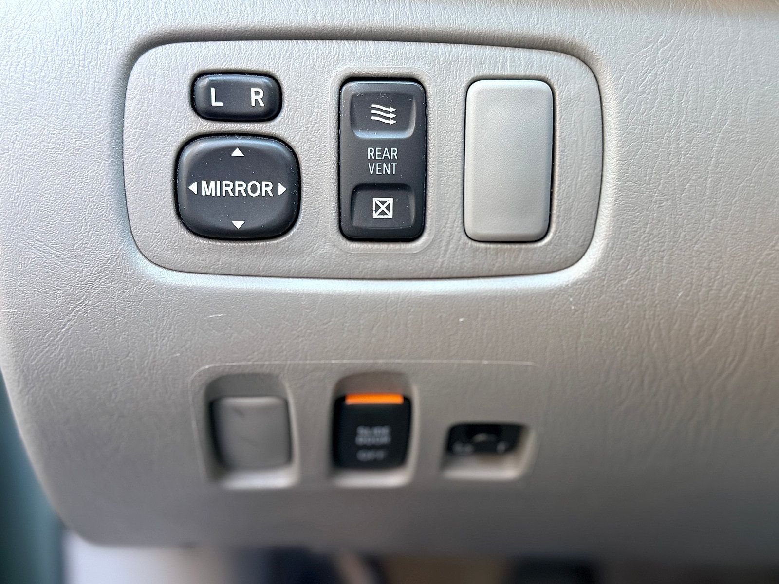 Used 2007 Toyota Sienna LE w/ LE Pkg 3 FWD image 26
