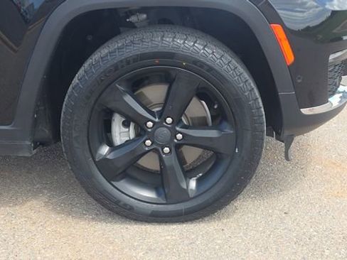 Used 2022 Jeep Grand Cherokee L Limited w/ Luxury Tech Group II image 33