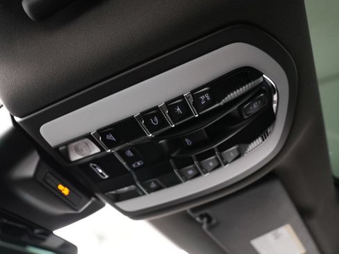 Used 2023 Porsche Macan AWD/4WD image 27