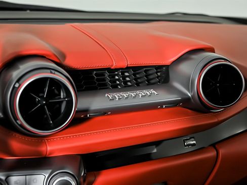 Used 2019 Ferrari 812 Superfast RWD image 30