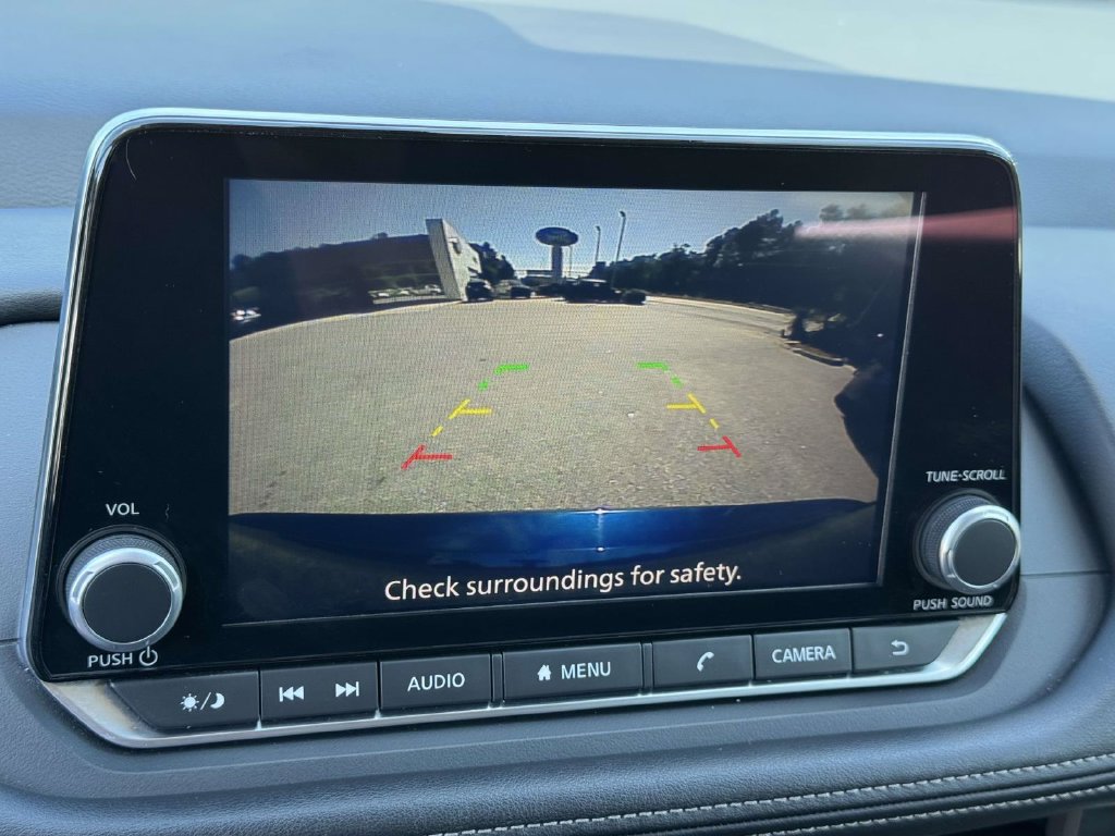 Used 2025 Nissan Rogue SV FWD image 4