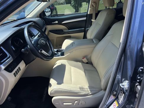 Used 2018 Toyota Highlander XLE FWD image 8
